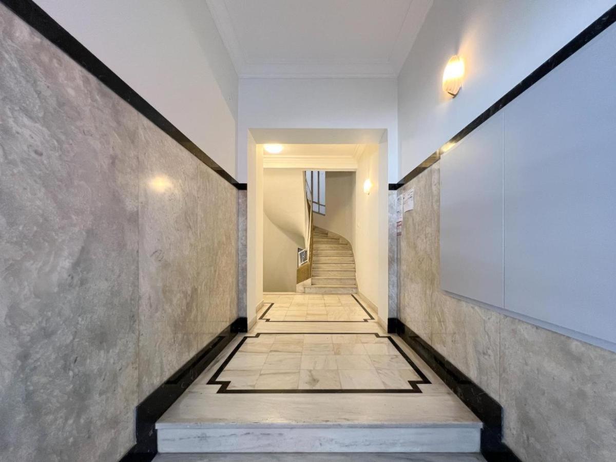 Vibrant Urban Getaway: Charming 2-Bedroom Near Bars, Parks, And Metro Athen Eksteriør billede